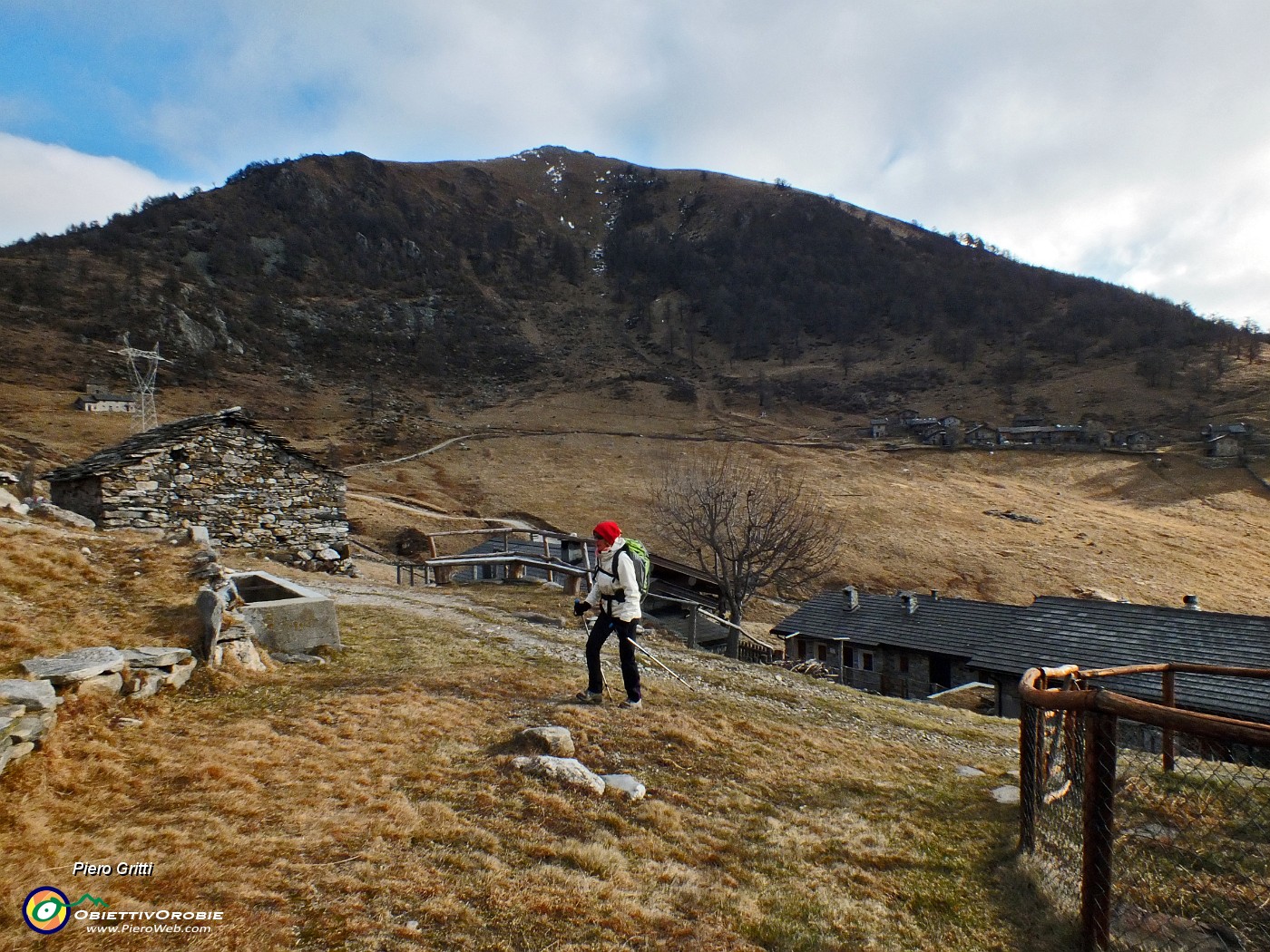 28 Alpe di mezzo (1536 m) con vista in Berlinghera.JPG